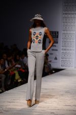 Model walk the ramp for Hemant and Nandita Show on wills day 1 on 8th Oct 2014  (18)_5435609693a55.JPG