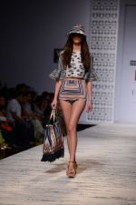 Model walk the ramp for Hemant and Nandita Show on wills day 1 on 8th Oct 2014  (22)_543560a6850ad.JPG