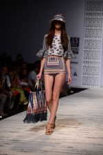 Model walk the ramp for Hemant and Nandita Show on wills day 1 on 8th Oct 2014  (23)_543560aa7fec5.JPG
