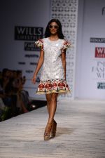 Model walk the ramp for Hemant and Nandita Show on wills day 1 on 8th Oct 2014  (28)_543560ba85ed3.JPG