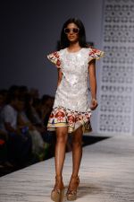 Model walk the ramp for Hemant and Nandita Show on wills day 1 on 8th Oct 2014  (29)_543560be9ec23.JPG