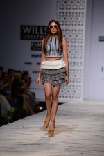 Model walk the ramp for Hemant and Nandita Show on wills day 1 on 8th Oct 2014  (36)_543560dc756b5.JPG