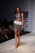 Model walk the ramp for Hemant and Nandita Show on wills day 1 on 8th Oct 2014  (38)_543560e197d93.JPG