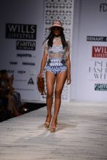 Model walk the ramp for Hemant and Nandita Show on wills day 1 on 8th Oct 2014  (40)_543560e78e4c2.JPG