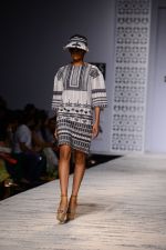 Model walk the ramp for Hemant and Nandita Show on wills day 1 on 8th Oct 2014  (49)_543560f9bbe4e.JPG