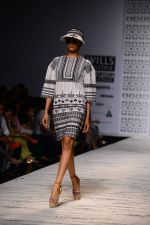 Model walk the ramp for Hemant and Nandita Show on wills day 1 on 8th Oct 2014  (50)_543560fb661d0.JPG