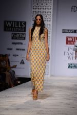 Model walk the ramp for Hemant and Nandita Show on wills day 1 on 8th Oct 2014  (52)_543560fe4a17c.JPG