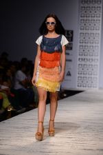 Model walk the ramp for Hemant and Nandita Show on wills day 1 on 8th Oct 2014  (63)_5435611762f77.JPG