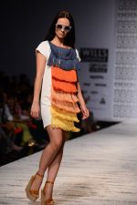 Model walk the ramp for Hemant and Nandita Show on wills day 1 on 8th Oct 2014  (65)_5435611c1657a.JPG