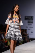 Model walk the ramp for Hemant and Nandita Show on wills day 1 on 8th Oct 2014  (75)_5435614091fd0.JPG