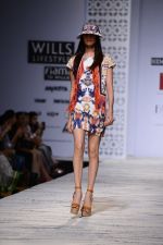 Model walk the ramp for Hemant and Nandita Show on wills day 1 on 8th Oct 2014  (76)_5435616555b53.JPG