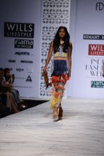 Model walk the ramp for Hemant and Nandita Show on wills day 1 on 8th Oct 2014  (79)_5435616e34b58.JPG