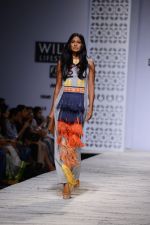 Model walk the ramp for Hemant and Nandita Show on wills day 1 on 8th Oct 2014  (80)_5435616fb56de.JPG
