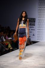 Model walk the ramp for Hemant and Nandita Show on wills day 1 on 8th Oct 2014  (82)_5435617368d71.JPG