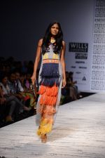 Model walk the ramp for Hemant and Nandita Show on wills day 1 on 8th Oct 2014  (83)_54356175bfab5.JPG