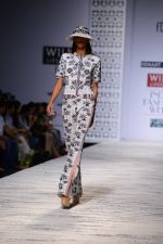 Model walk the ramp for Hemant and Nandita Show on wills day 1 on 8th Oct 2014  (93)_5435618865c64.JPG