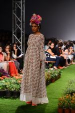 Model walk the ramp for Pero Show on wills day 1 on 8th Oct 2014  (103)_543560c109454.JPG