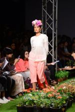 Model walk the ramp for Pero Show on wills day 1 on 8th Oct 2014  (128)_54356107cf6a5.JPG