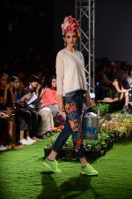 Model walk the ramp for Pero Show on wills day 1 on 8th Oct 2014  (135)_543561130b956.JPG