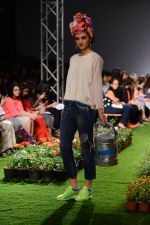 Model walk the ramp for Pero Show on wills day 1 on 8th Oct 2014  (136)_5435611498b7d.JPG