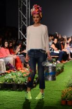 Model walk the ramp for Pero Show on wills day 1 on 8th Oct 2014  (138)_54356118aee46.JPG