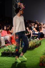 Model walk the ramp for Pero Show on wills day 1 on 8th Oct 2014  (139)_5435611ad855d.JPG