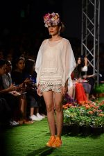 Model walk the ramp for Pero Show on wills day 1 on 8th Oct 2014  (142)_5435612264fe5.JPG