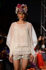 Model walk the ramp for Pero Show on wills day 1 on 8th Oct 2014  (145)_5435612867ecf.JPG