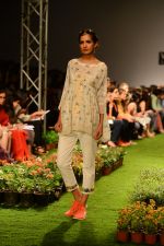Model walk the ramp for Pero Show on wills day 1 on 8th Oct 2014  (16)_54355f5c6a500.JPG