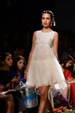 Model walk the ramp for Pero Show on wills day 1 on 8th Oct 2014  (160)_54356180133ef.JPG