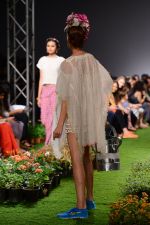Model walk the ramp for Pero Show on wills day 1 on 8th Oct 2014  (176)_543561bde00d5.JPG