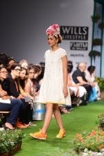 Model walk the ramp for Pero Show on wills day 1 on 8th Oct 2014  (58)_54355ffe7c425.JPG
