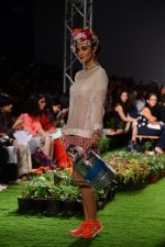 Model walk the ramp for Pero Show on wills day 1 on 8th Oct 2014  (69)_543560251a7ad.JPG