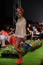 Model walk the ramp for Pero Show on wills day 1 on 8th Oct 2014  (70)_5435602799efa.JPG