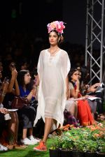 Model walk the ramp for Pero Show on wills day 1 on 8th Oct 2014  (88)_543560822df32.JPG