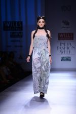 Model walk the ramp for geisha designs Show on wills day 1 on 8th Oct 2014 (152)_54355e4645867.JPG