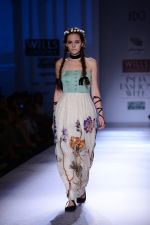 Model walk the ramp for geisha designs Show on wills day 1 on 8th Oct 2014 (182)_54355e85a0e82.JPG