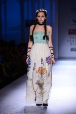Model walk the ramp for geisha designs Show on wills day 1 on 8th Oct 2014 (183)_54355e881e800.JPG