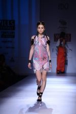 Model walk the ramp for geisha designs Show on wills day 1 on 8th Oct 2014 (42)_54355d639c06a.JPG
