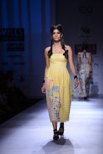 Model walk the ramp for geisha designs Show on wills day 1 on 8th Oct 2014 (96)_54355dcc23521.JPG