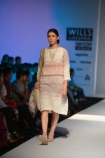 Model walk the ramp for Eka Show on wills day 2 on 9th Oct 2014 (100)_54367a5227a94.JPG