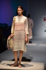 Model walk the ramp for Eka Show on wills day 2 on 9th Oct 2014 (103)_54367a571cd33.JPG