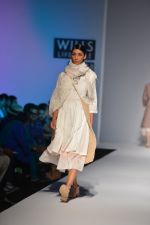 Model walk the ramp for Eka Show on wills day 2 on 9th Oct 2014 (105)_54367a597e511.JPG