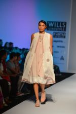 Model walk the ramp for Eka Show on wills day 2 on 9th Oct 2014 (117)_54367a68c2be0.JPG