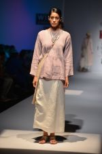Model walk the ramp for Eka Show on wills day 2 on 9th Oct 2014 (126)_54367a748a880.JPG
