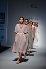 Model walk the ramp for Eka Show on wills day 2 on 9th Oct 2014 (141)_54367a88410ed.JPG