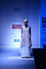 Model walk the ramp for Eka Show on wills day 2 on 9th Oct 2014 (4)_543679d9f2910.JPG