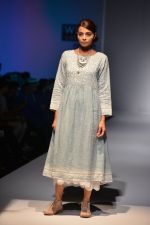Model walk the ramp for Eka Show on wills day 2 on 9th Oct 2014 (40)_54367a0446024.JPG