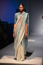 Model walk the ramp for Eka Show on wills day 2 on 9th Oct 2014 (57)_54367a1a248fa.JPG