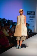 Model walk the ramp for Eka Show on wills day 2 on 9th Oct 2014 (66)_54367a252534f.JPG